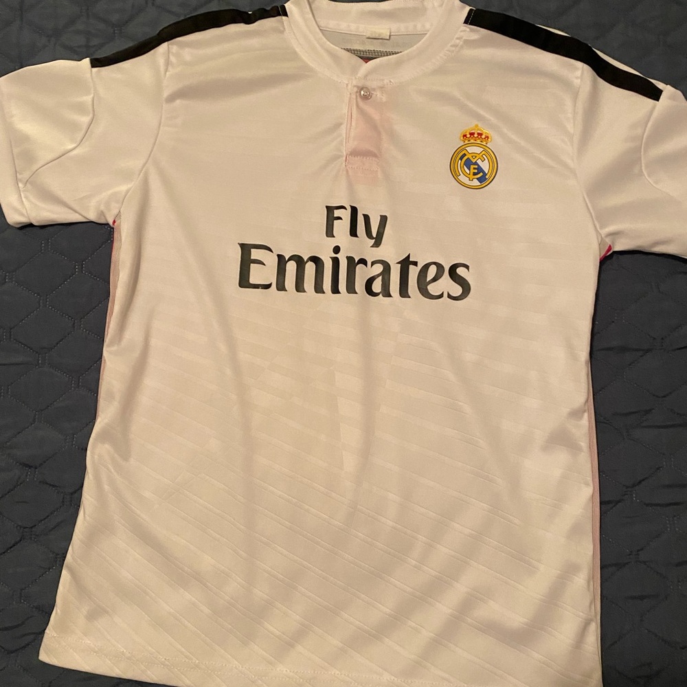 Youth large Fly Emirates Real Madrid jersey